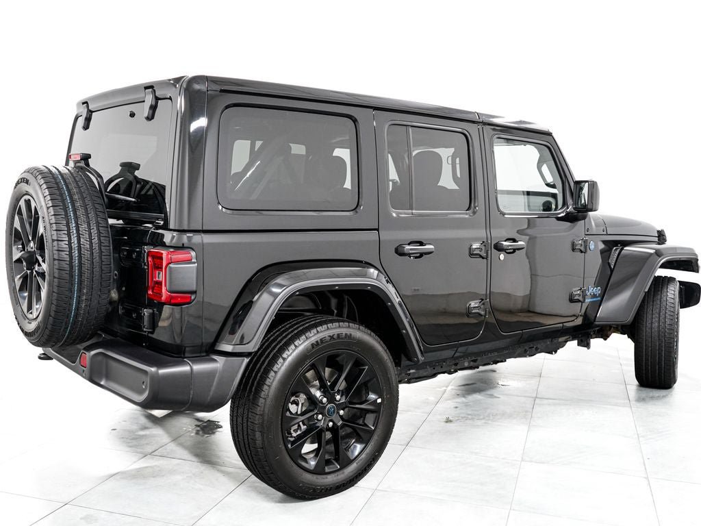 Used 2025 Jeep Wrangler Unlimited Sahara w/ Safety Group AWD/4WD image 7
