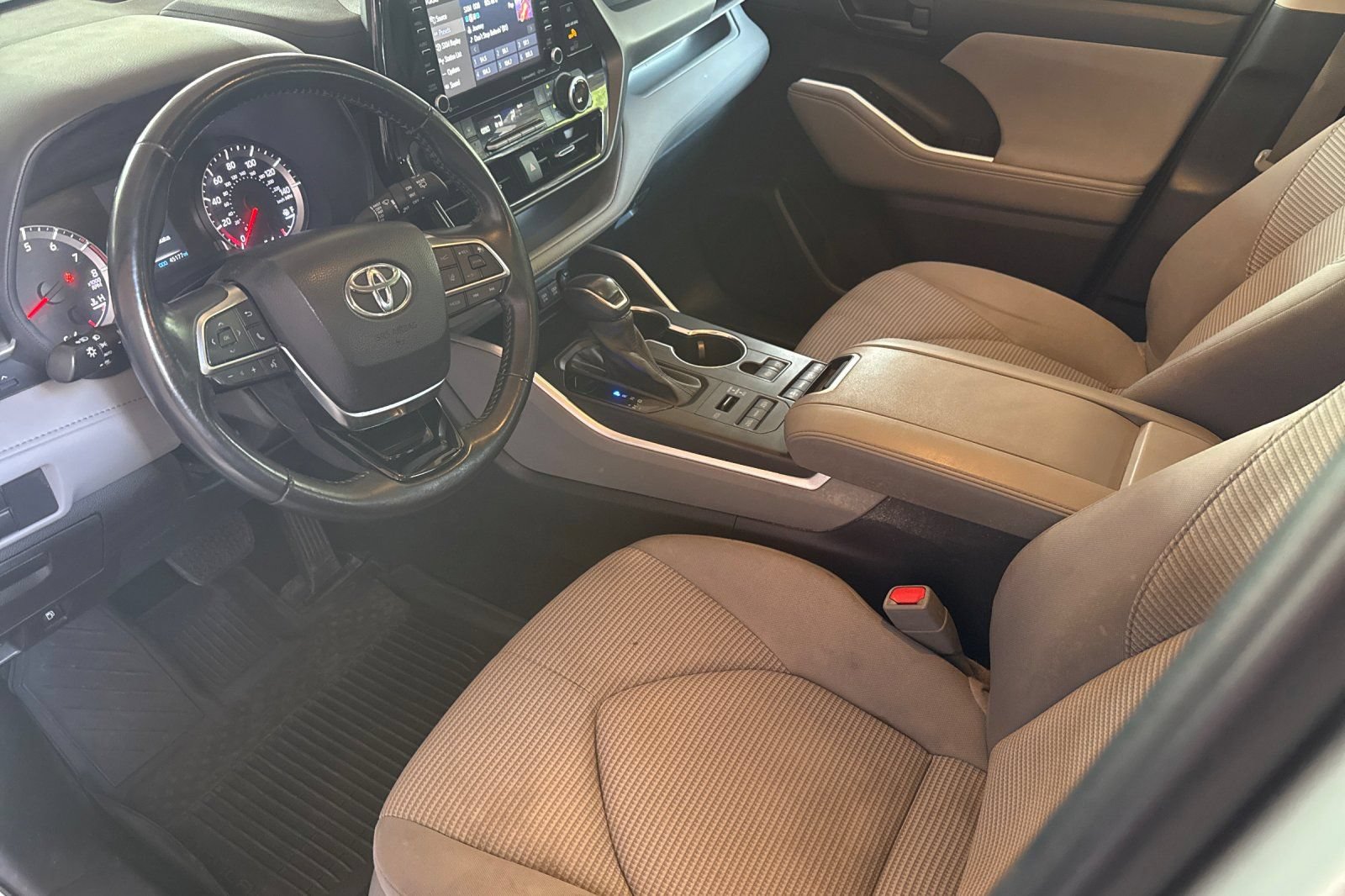 Used 2021 Toyota Highlander LE AWD/4WD image 11