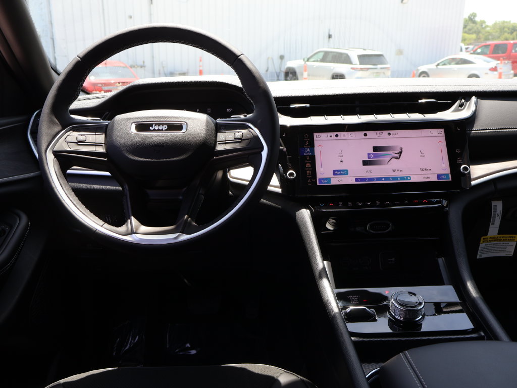 New 2026 Jeep Grand Cherokee Altitude AWD/4WD image 19
