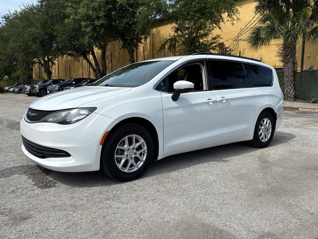 Used 2020 Chrysler Voyager Lxi image 3