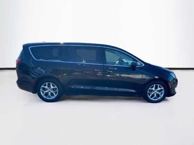 Used 2018 Chrysler Pacifica Touring Plus w/ Tire & Wheel Group FWD image 10