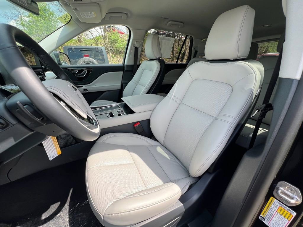 New 2026 Lincoln Aviator AWD image 16