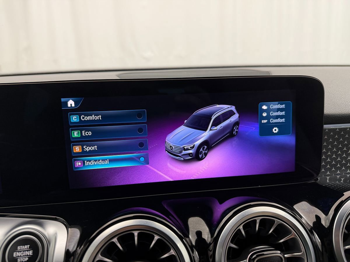 Used 2025 Mercedes-Benz GLB 250 image 32