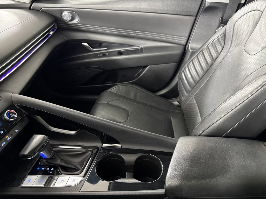 Used 2023 Hyundai Elantra Limited w/ Preferred Accessory Package image 22