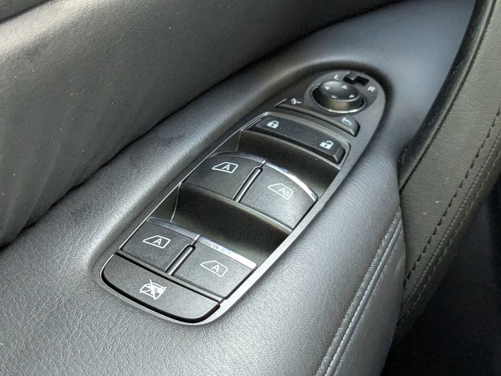 Used 2023 Nissan Armada SL w/ Captain's Chairs Package image 27