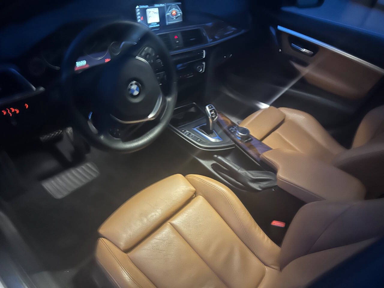 Used 2018 BMW 330i xDrive Sedan w/ Premium Package AWD/4WD image 31
