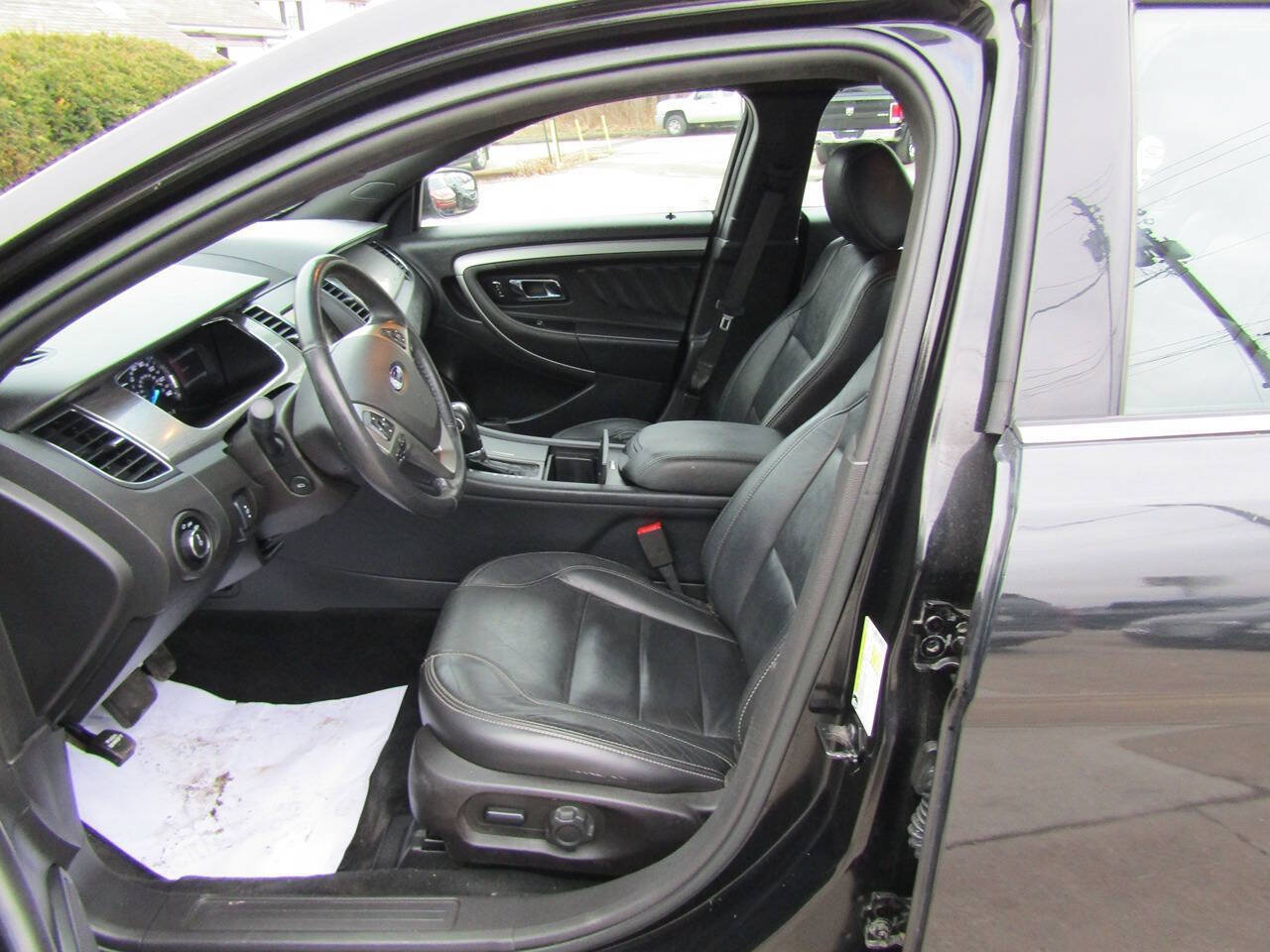 Used 2015 Ford Taurus SEL w/ Equipment Group 201A AWD/4WD image 12