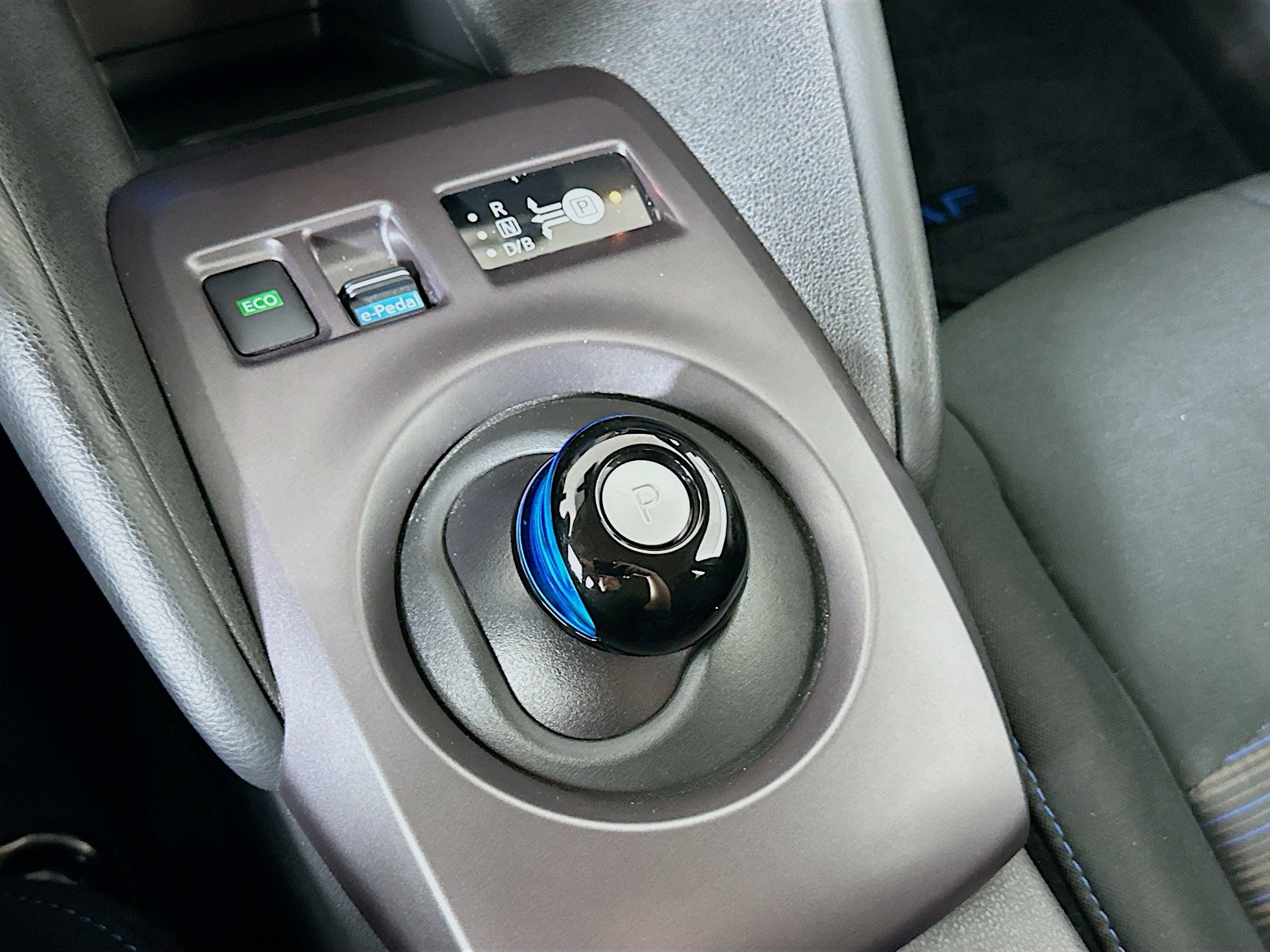 Used 2025 Nissan Leaf S image 23