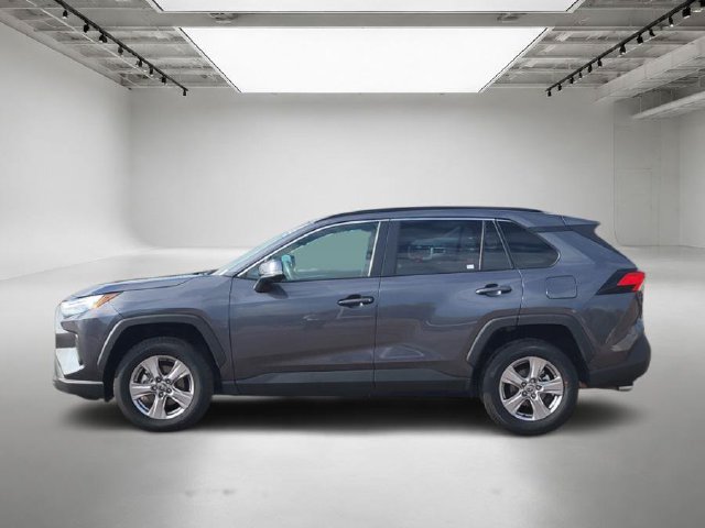 Used 2025 Toyota RAV4 XLE AWD/4WD image 2