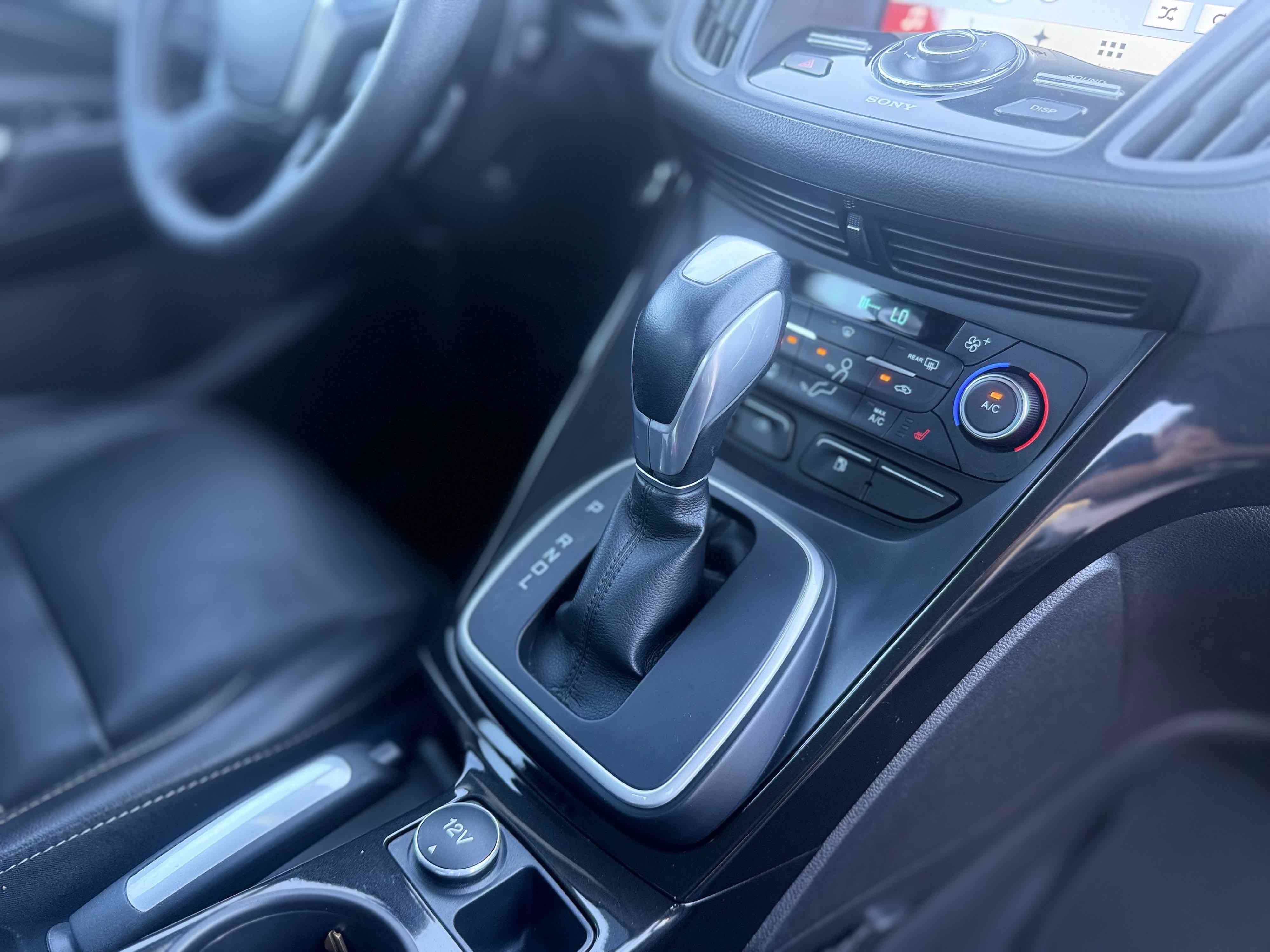 Used 2017 Ford C-MAX Energi Titanium FWD image 21