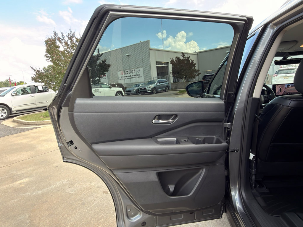Used 2026 Nissan Pathfinder SL AWD/4WD image 23