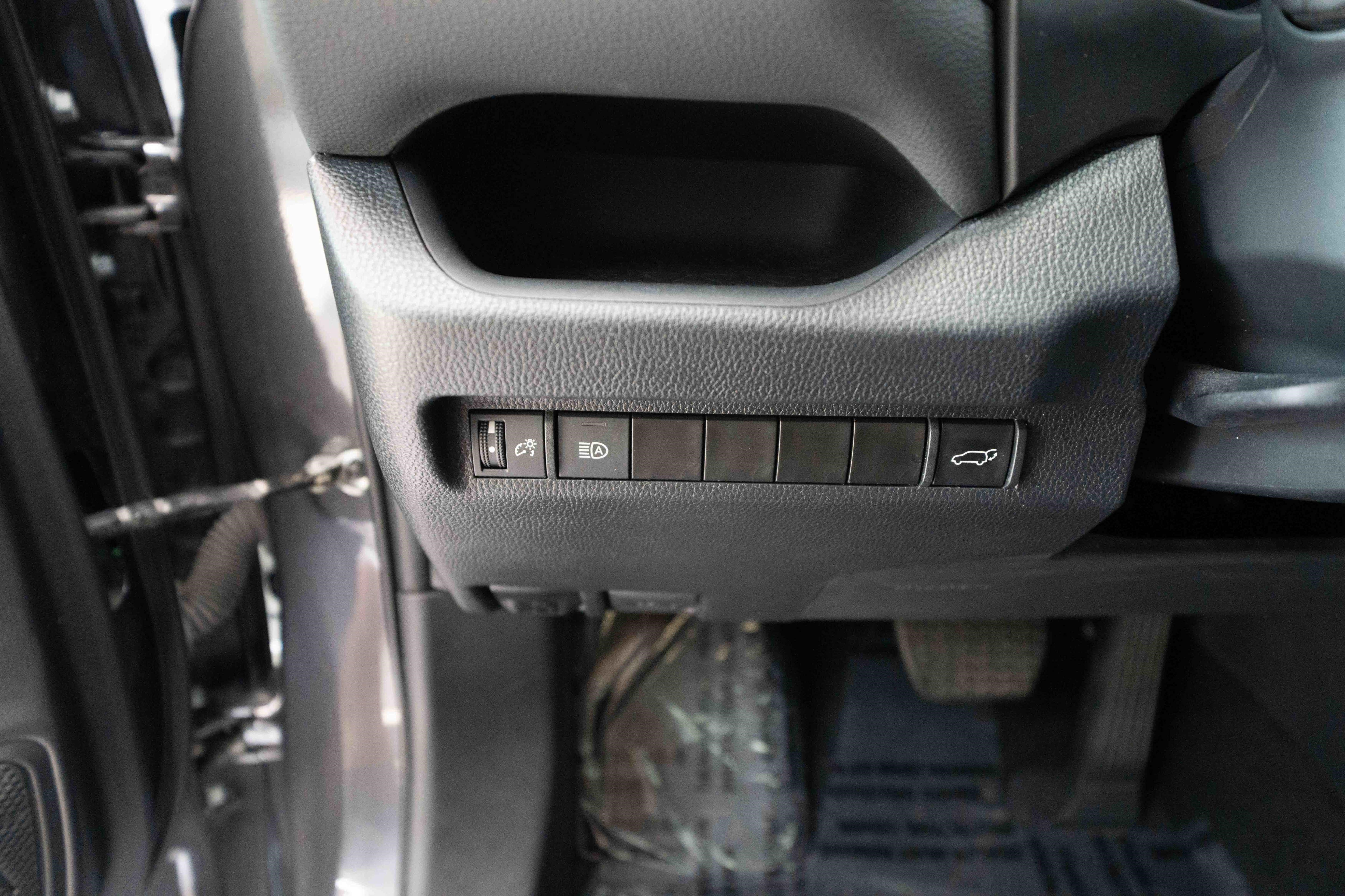 Used 2024 Toyota RAV4 XLE w/ Convenience Package AWD/4WD image 11