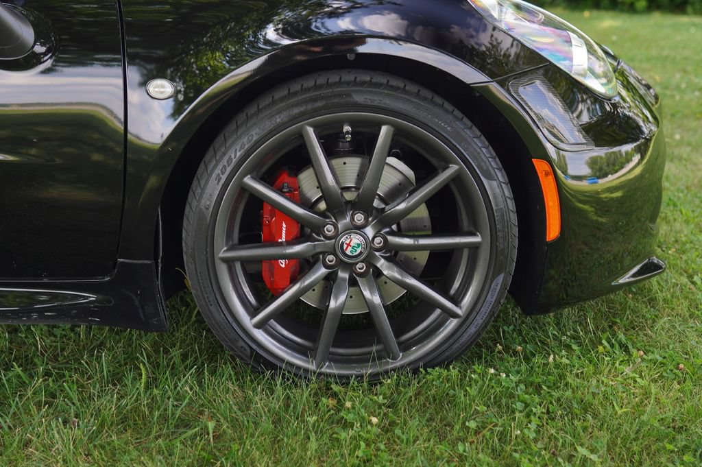 Used 2019 Alfa Romeo 4C Spider RWD image 26