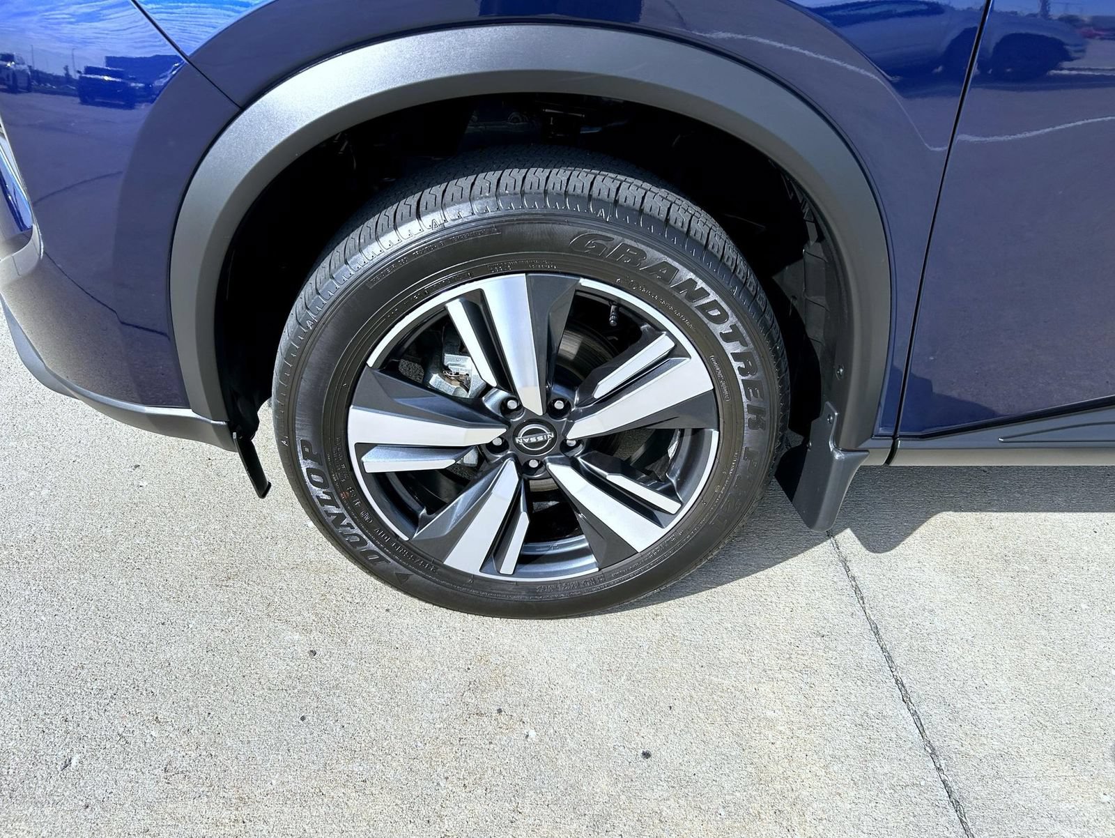 Used 2025 Nissan Rogue SL AWD/4WD image 22