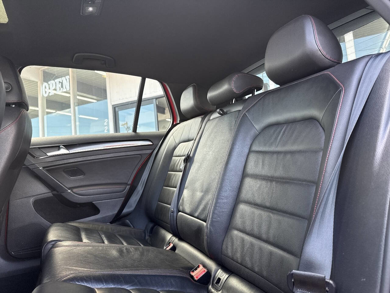 Used 2015 Volkswagen Golf 4-Door image 27