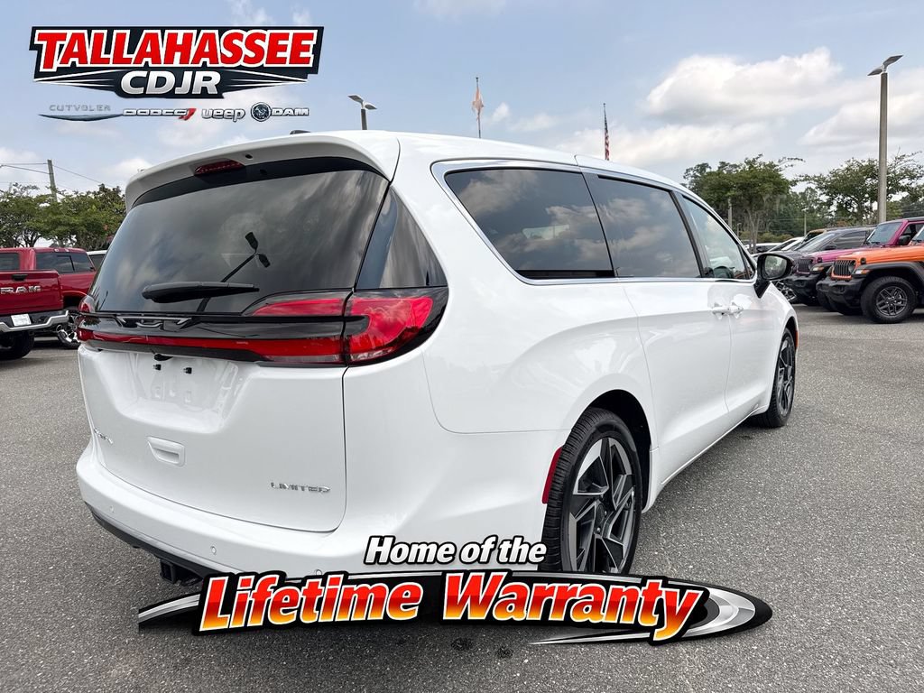 New 2027 Chrysler Pacifica Limited FWD image 3