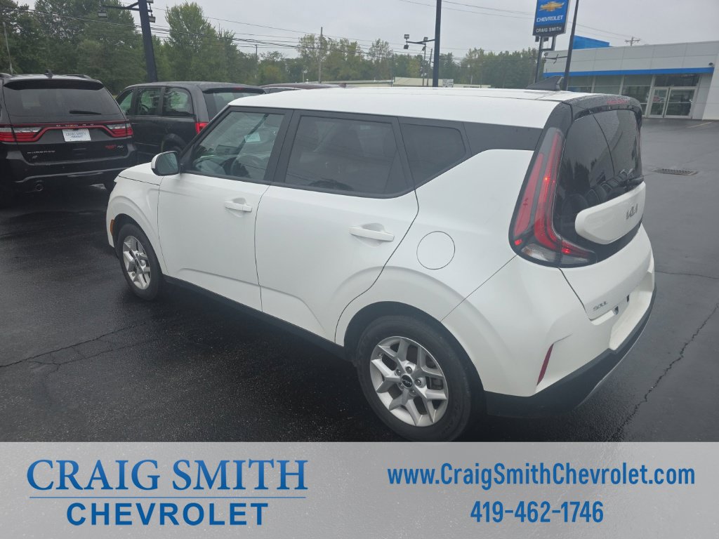 Used 2025 Kia Soul LX w/ LX Technology Package FWD image 3
