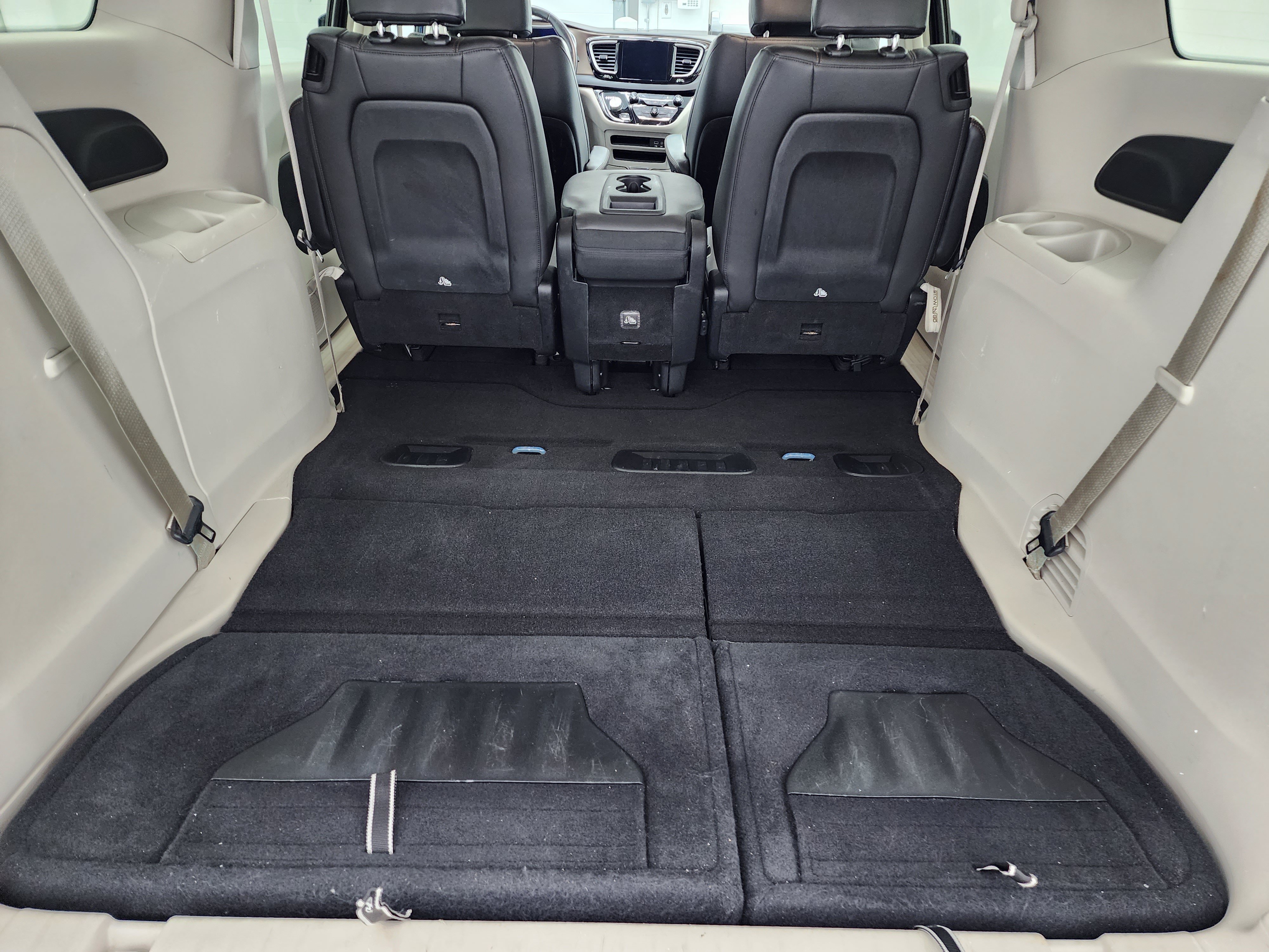 Used 2017 Chrysler Pacifica Touring-L FWD image 30