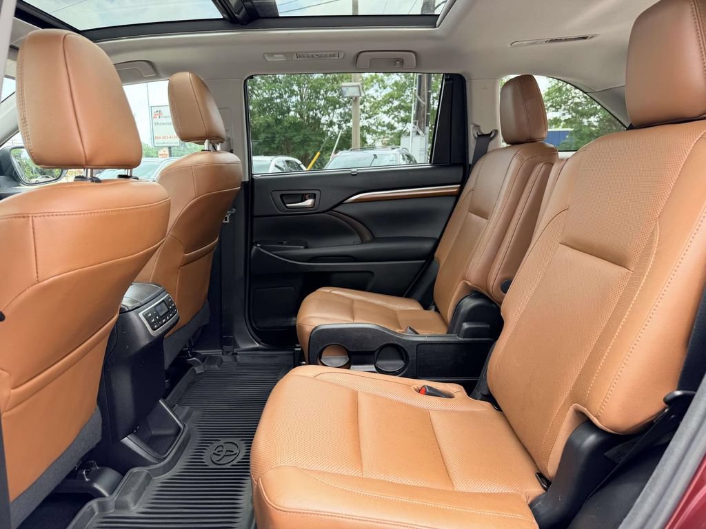 Used 2018 Toyota Highlander Limited Platinum AWD/4WD image 17