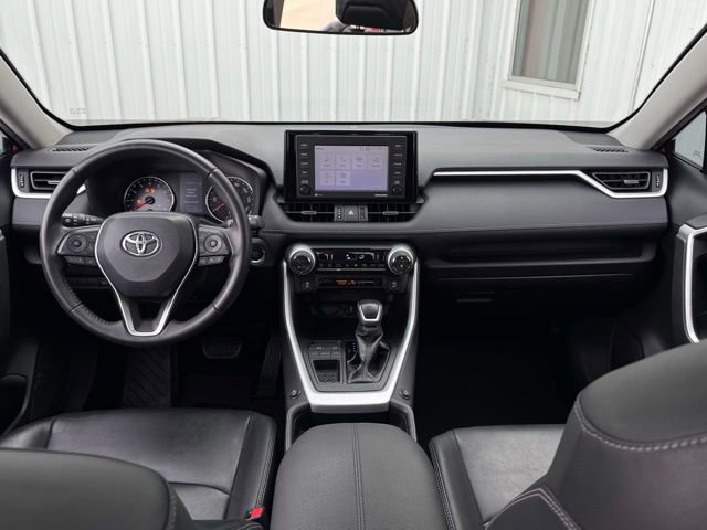 Used 2021 Toyota RAV4 XLE Premium image 5