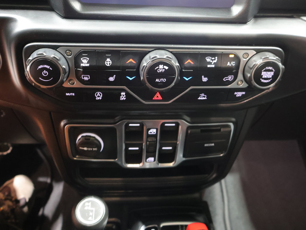 Used 2022 Jeep Wrangler Unlimited Sahara w/ Cold Weather Group AWD/4WD image 28