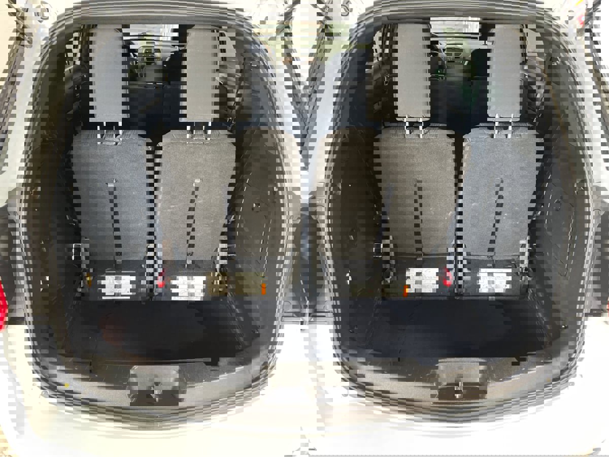 Used 2017 Ford Explorer XLT AWD/4WD image 12