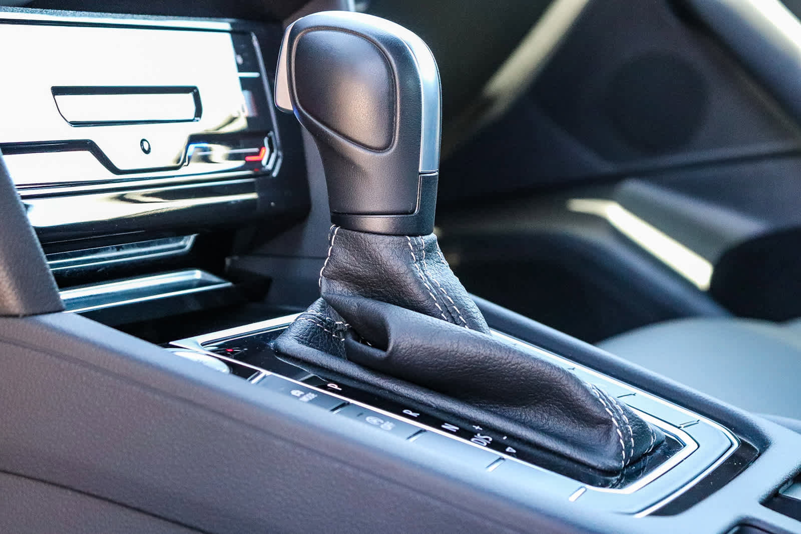 Used 2022 Volkswagen Arteon SE FWD image 17