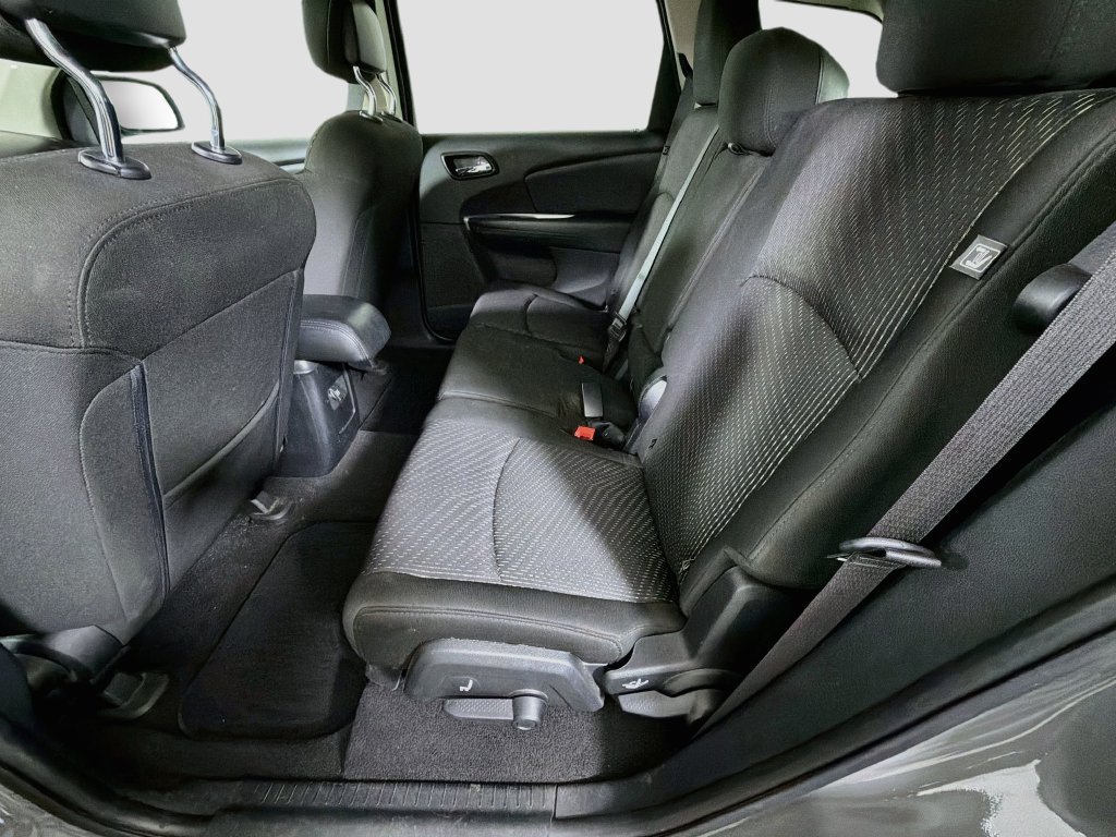 Used 2019 Dodge Journey SE FWD image 21
