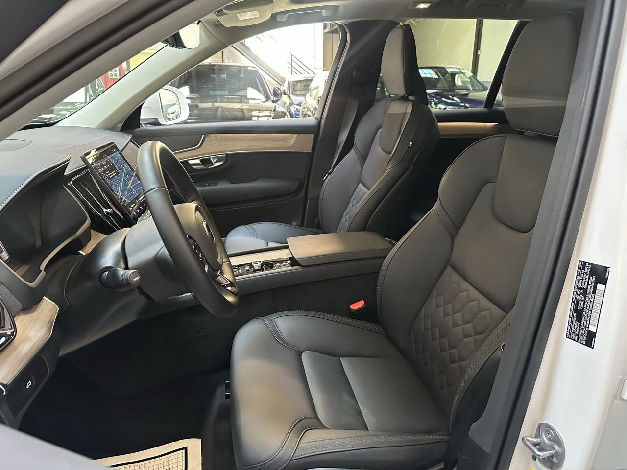 Used 2025 Volvo XC90 B6 Core w/ Protection Package AWD/4WD image 18