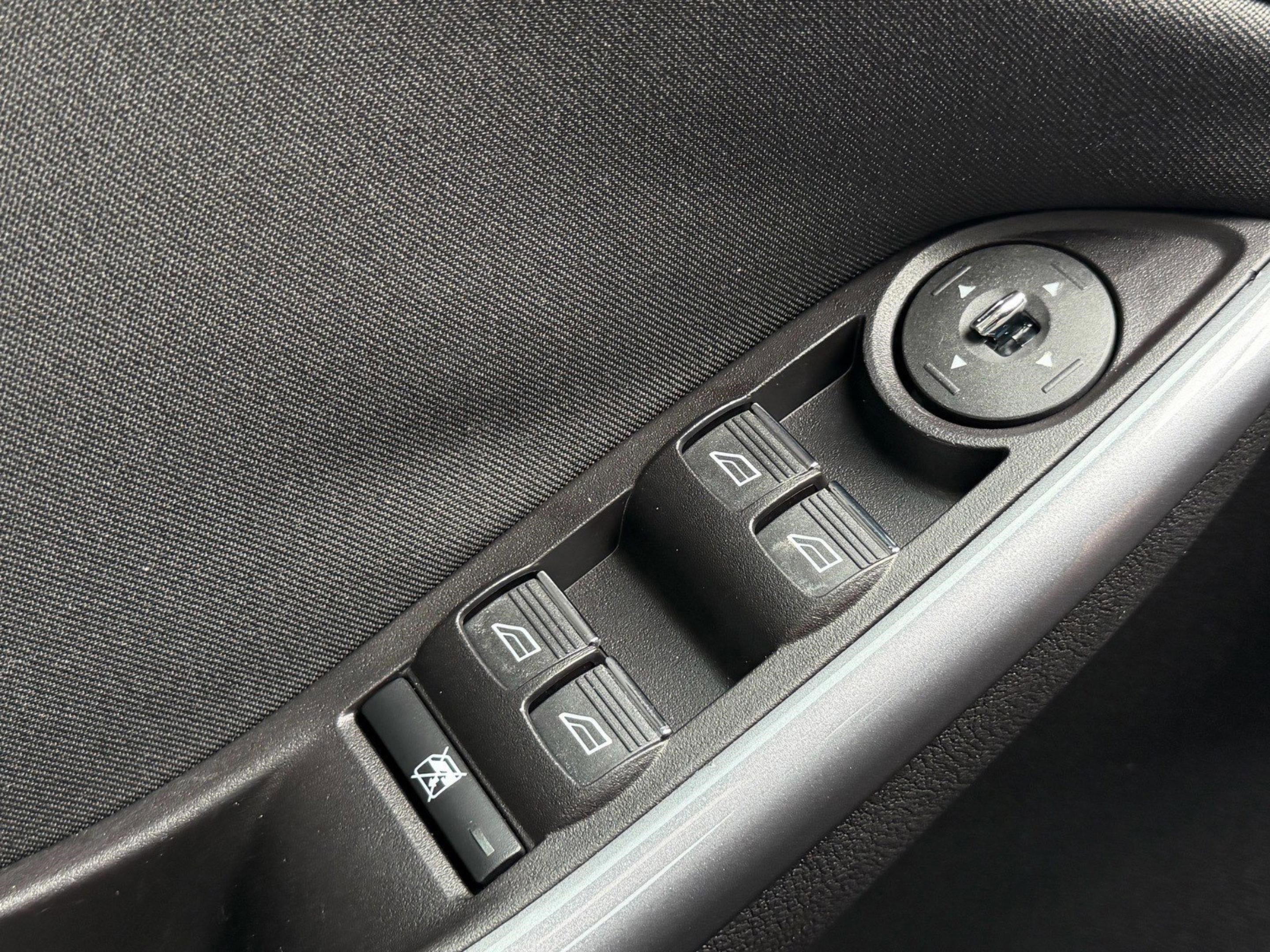 Used 2014 Ford Focus Titanium FWD image 20