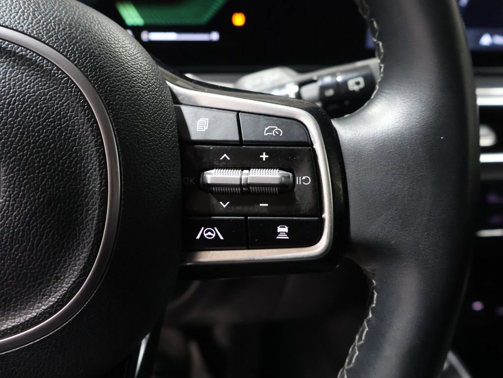 Used 2024 Kia Sorento S image 36