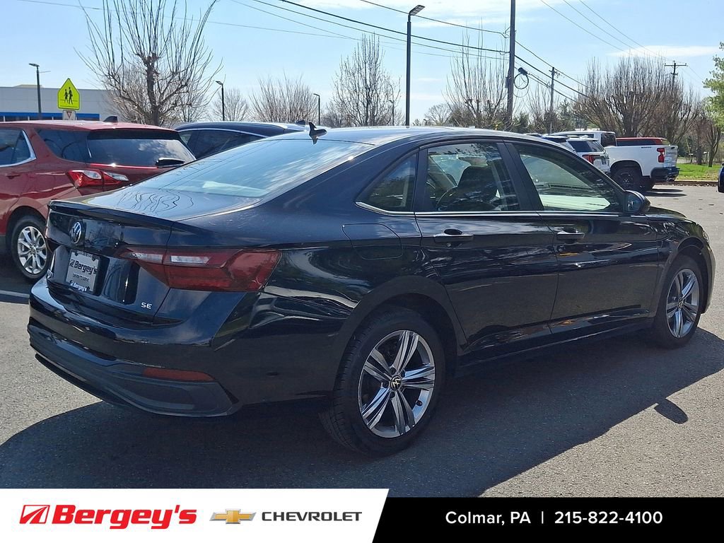 Used 2024 Volkswagen Jetta SE image 5