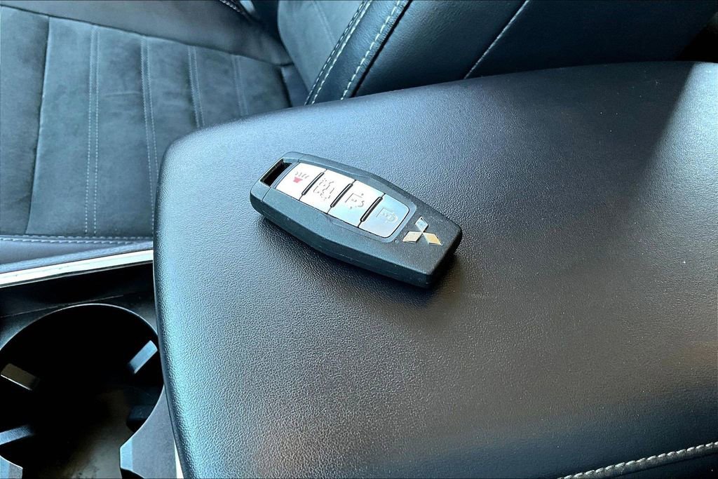 Used 2024 Mitsubishi Outlander SE image 37
