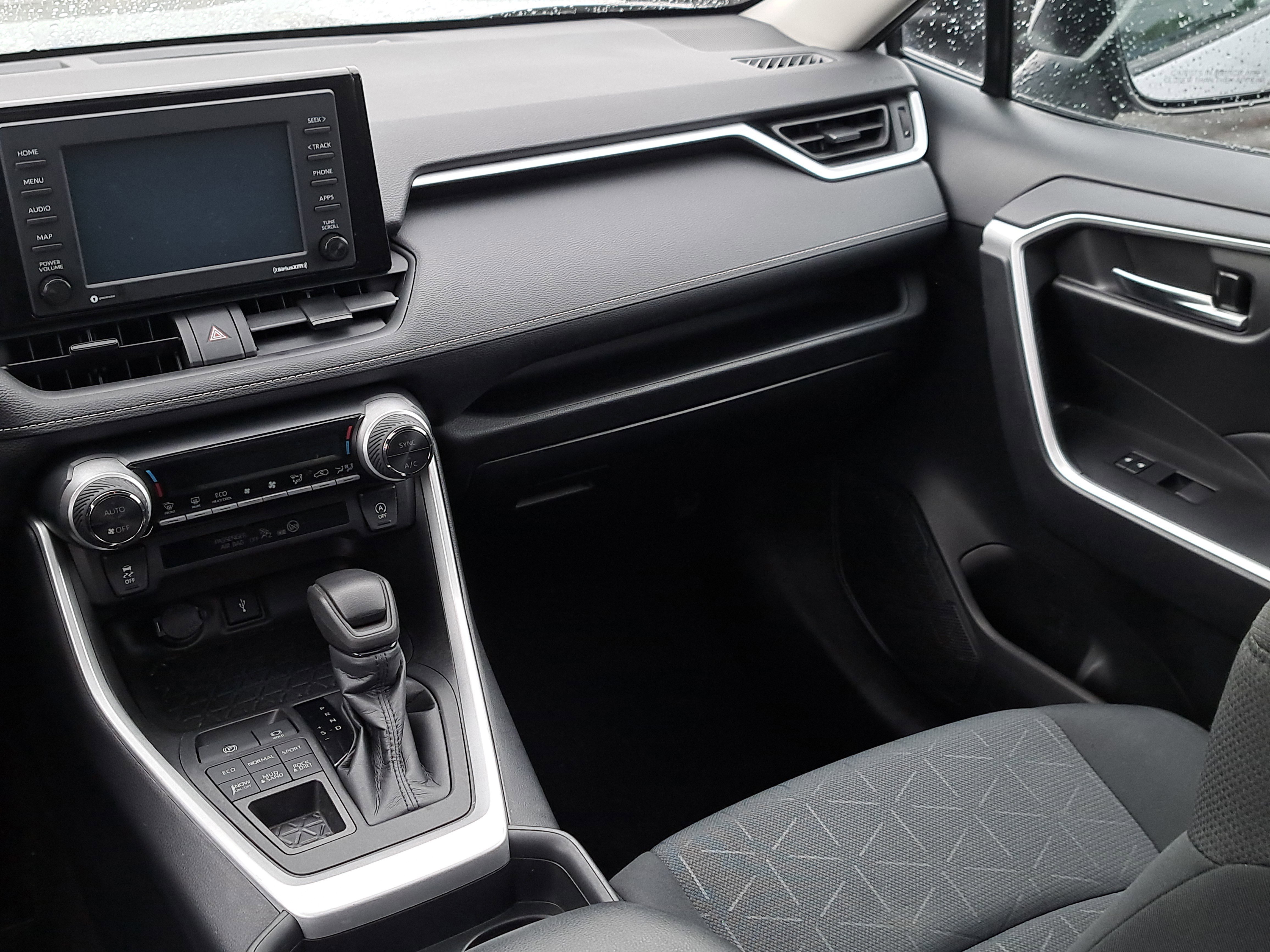 Used 2021 Toyota RAV4 XLE image 15