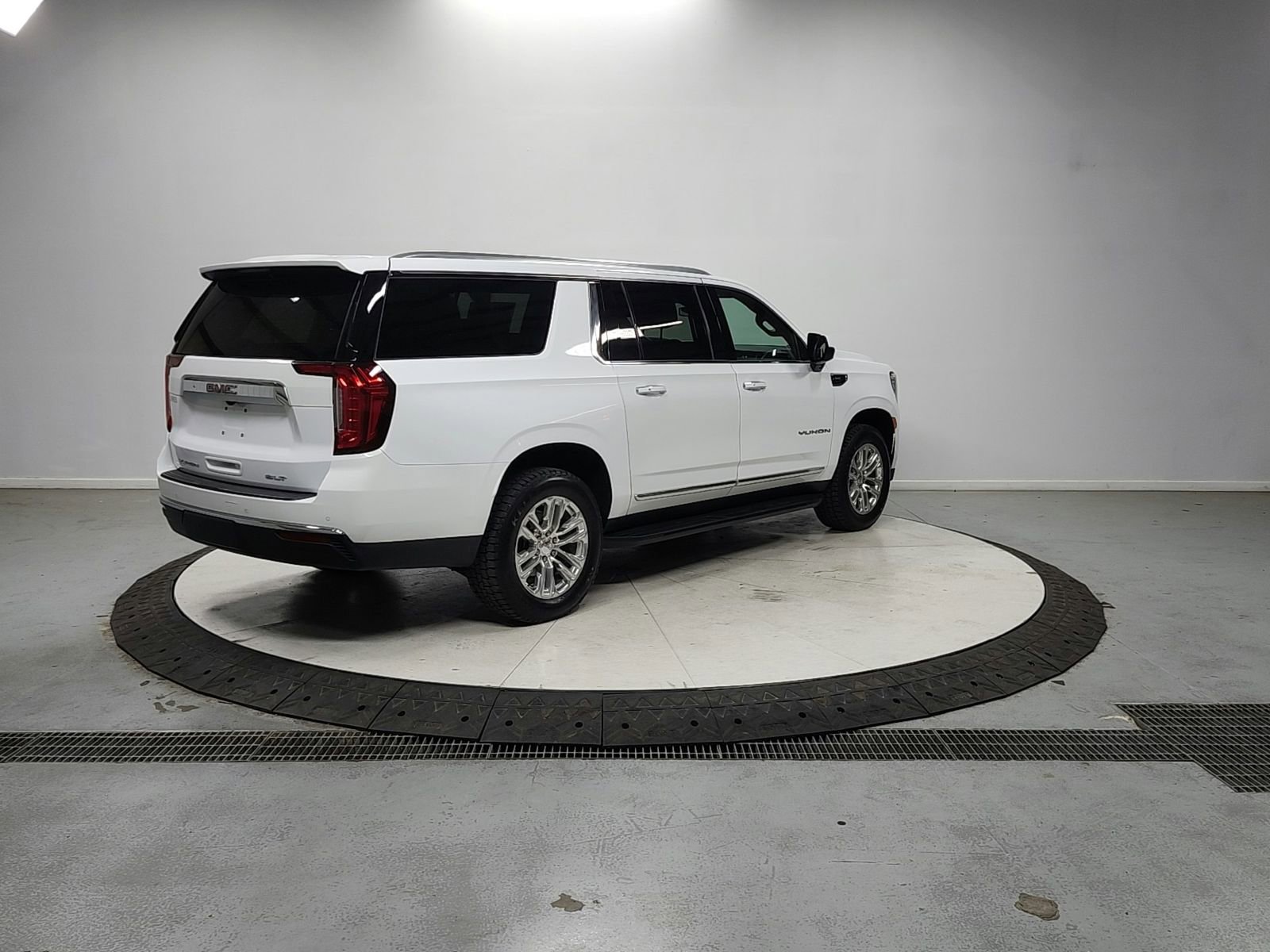 Used 2024 GMC Yukon XL SLT image 7