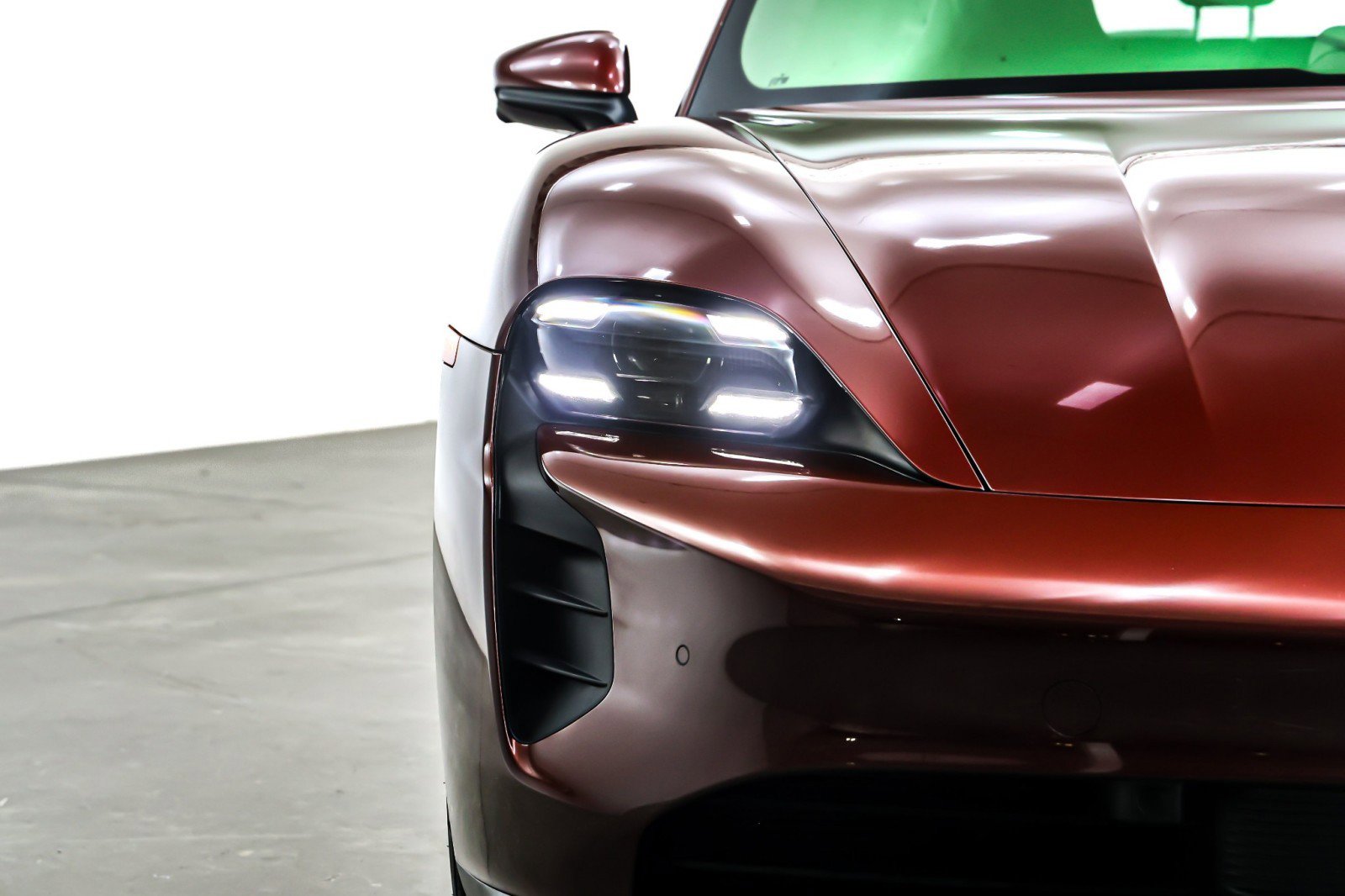 Used 2023 Porsche Taycan GTS image 13