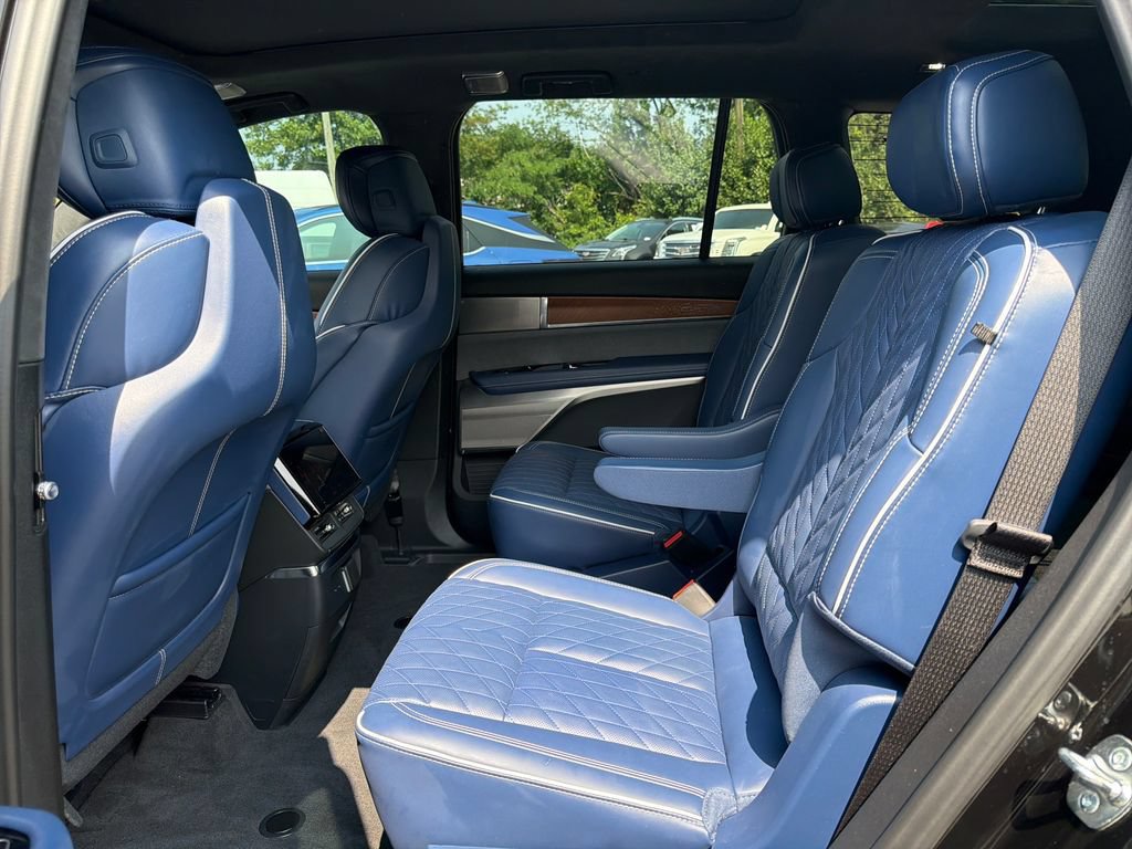Certified 2026 Cadillac Vistiq Premium Luxury AWD/4WD image 11