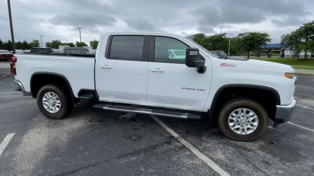 Used 2023 Chevrolet Silverado 2500 LT w/ Convenience Package AWD/4WD image 3