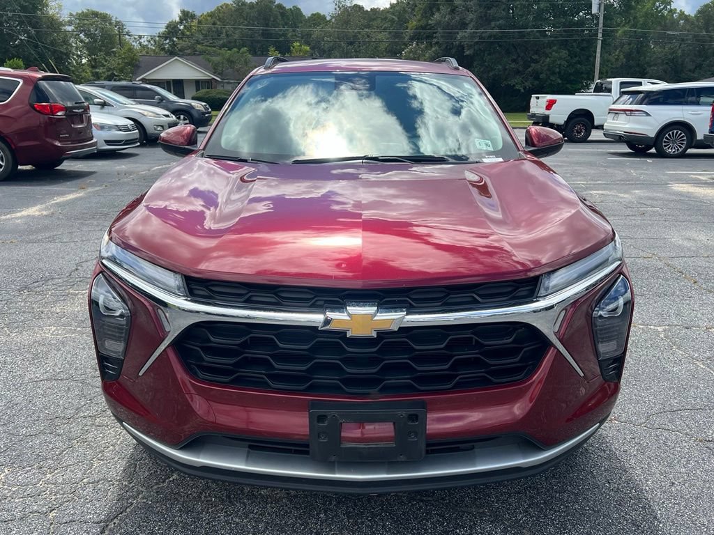 Used 2025 Chevrolet Trax LT FWD image 4