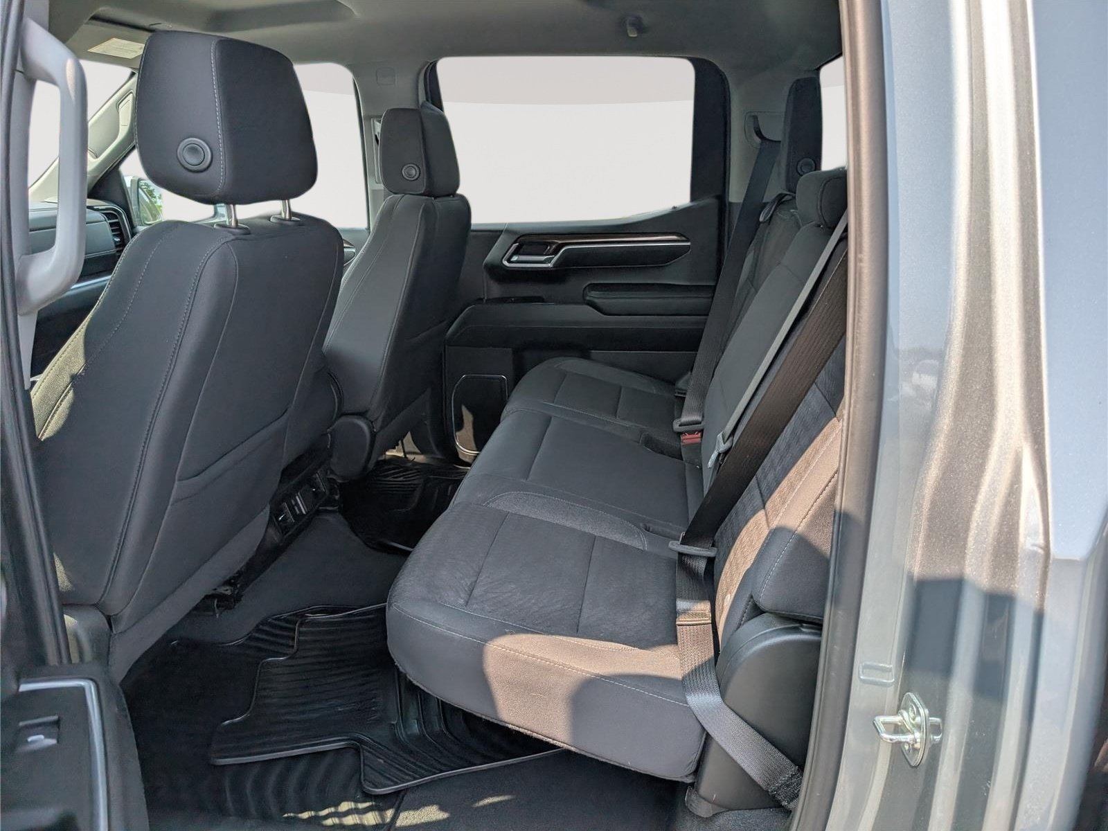 Used 2025 Chevrolet Silverado 1500 LT RWD image 13