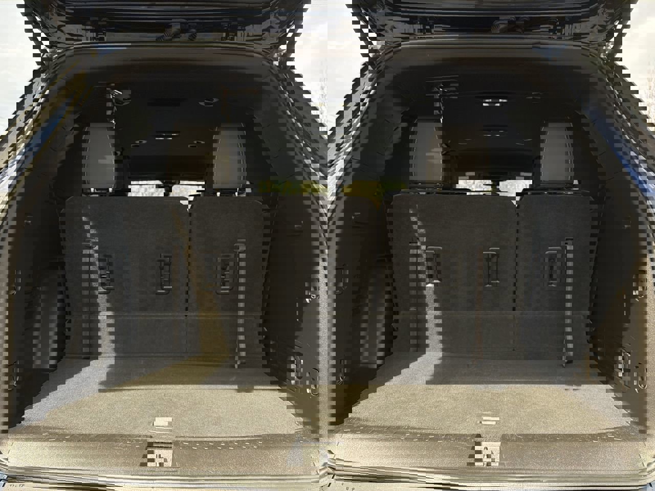 Used 2023 Chevrolet Traverse LT image 24