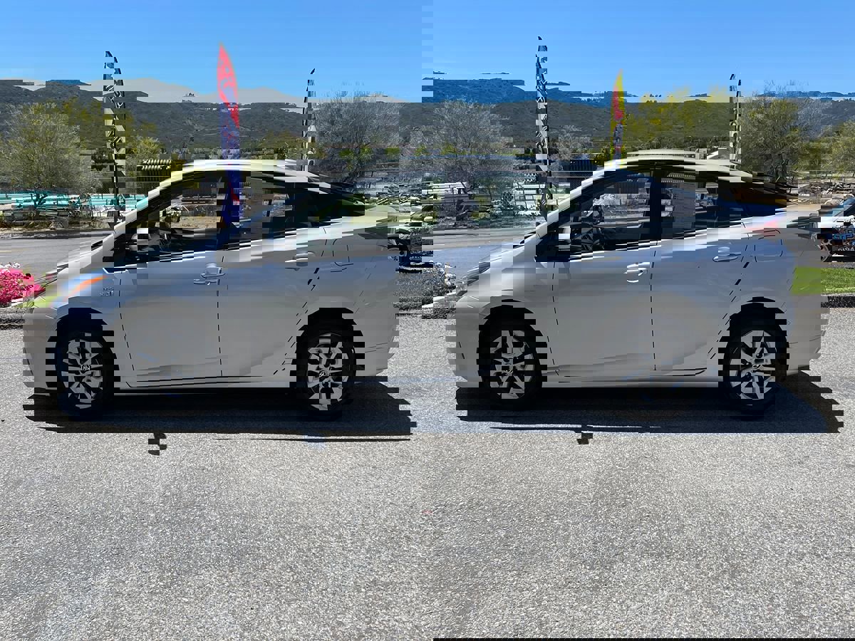 Used 2018 Toyota Prius Three image 8