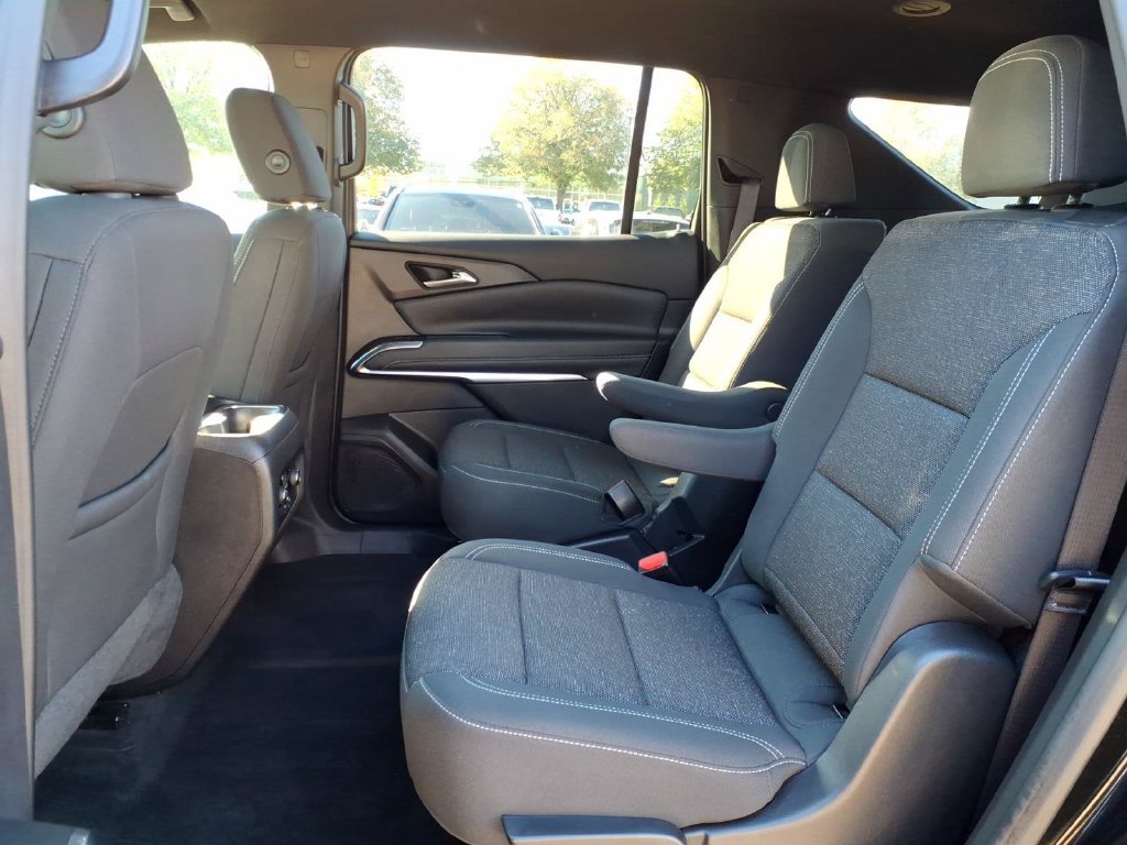 Used 2025 Chevrolet Traverse LT w/ Midnight/Sport Edition AWD/4WD image 10