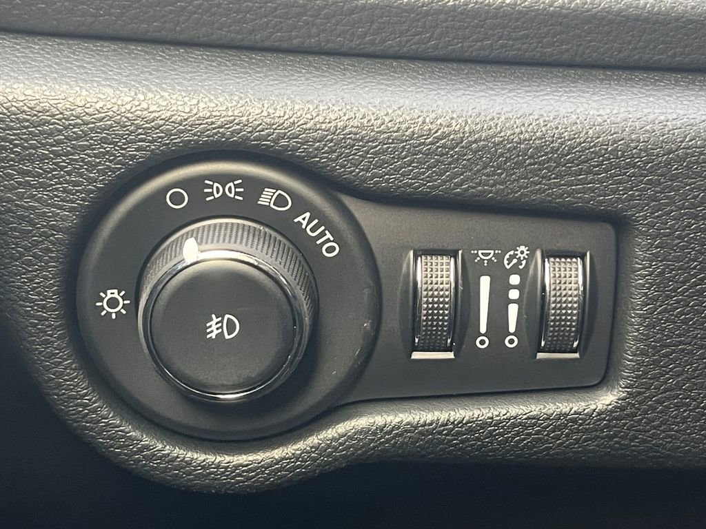 New 2026 Chrysler Pacifica Select image 12