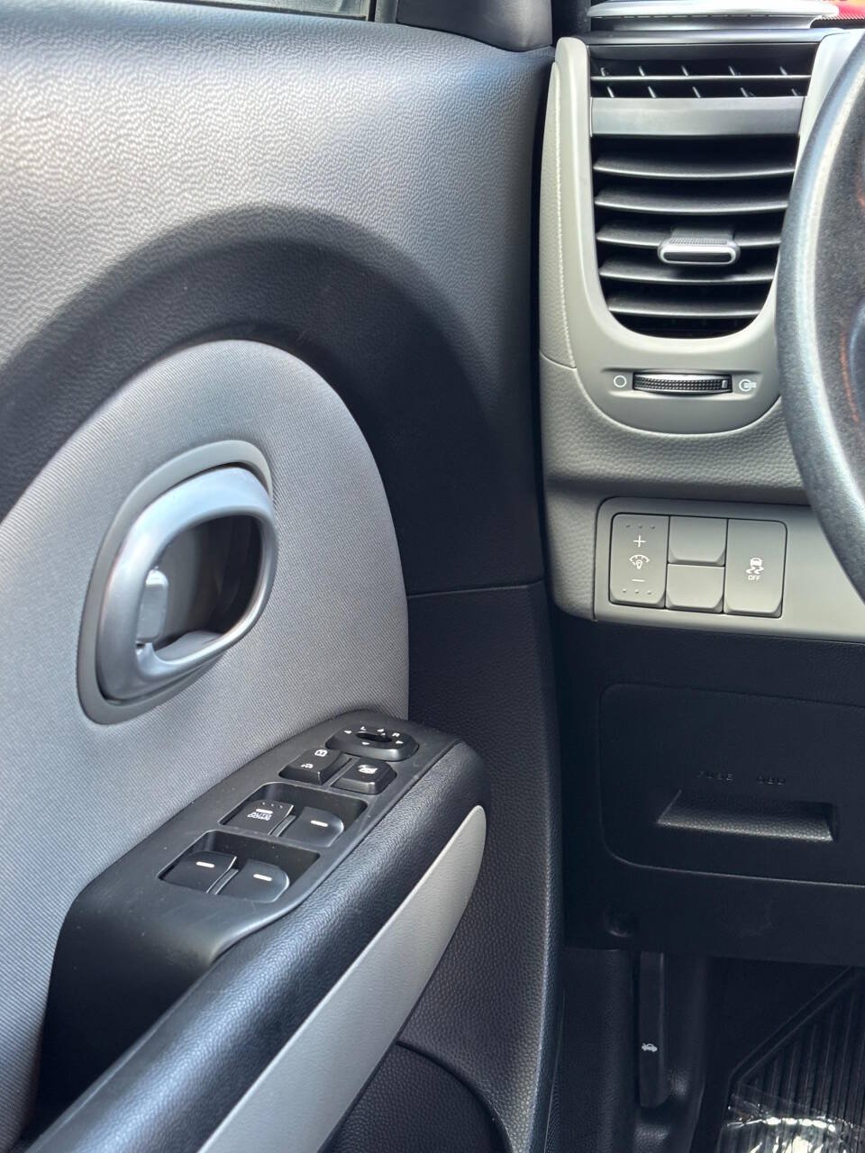 Used 2016 Kia Soul w/ Convenience Package FWD image 25