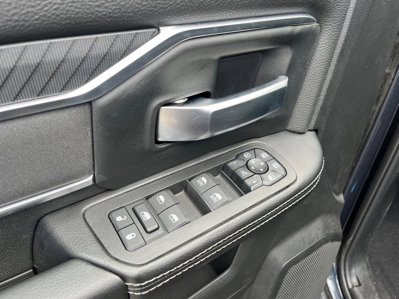 New 2025 RAM 2500 Big Horn AWD/4WD image 14