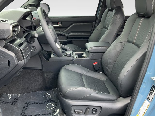 Used 2025 Toyota 4Runner Limited AWD/4WD image 14