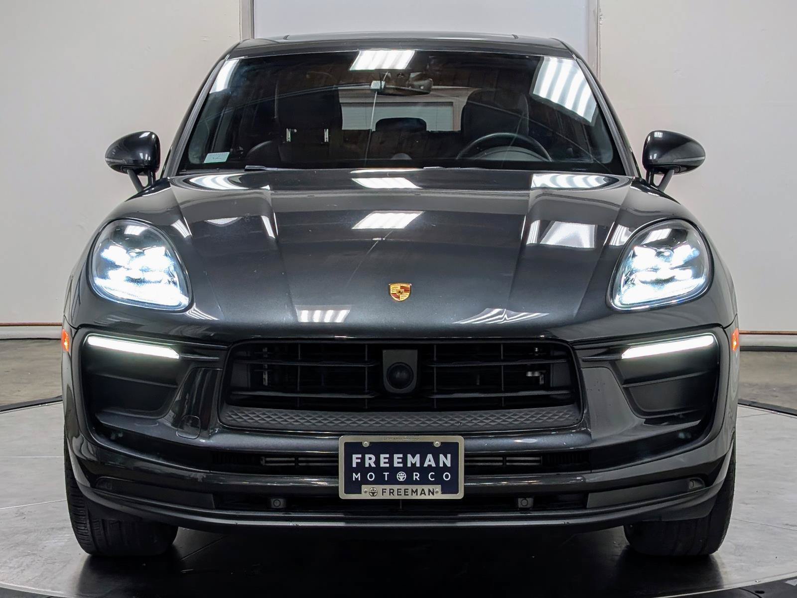 Used 2024 Porsche Macan AWD/4WD image 3