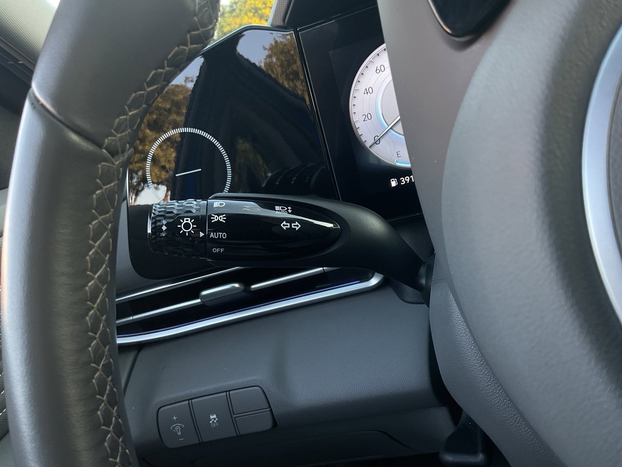 Used 2025 Hyundai Elantra SEL FWD image 36