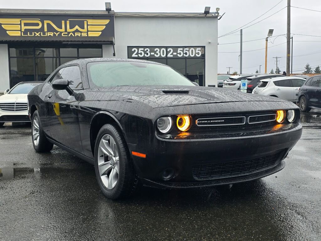 Used 2019 Dodge Challenger SXT image 4